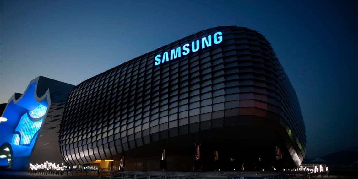 Samsung building with illuminated signage at dusk, featuring a modern architectural design.
