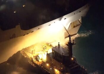 Fire on US warship in Japan leaves 2 sailors with minor injuries